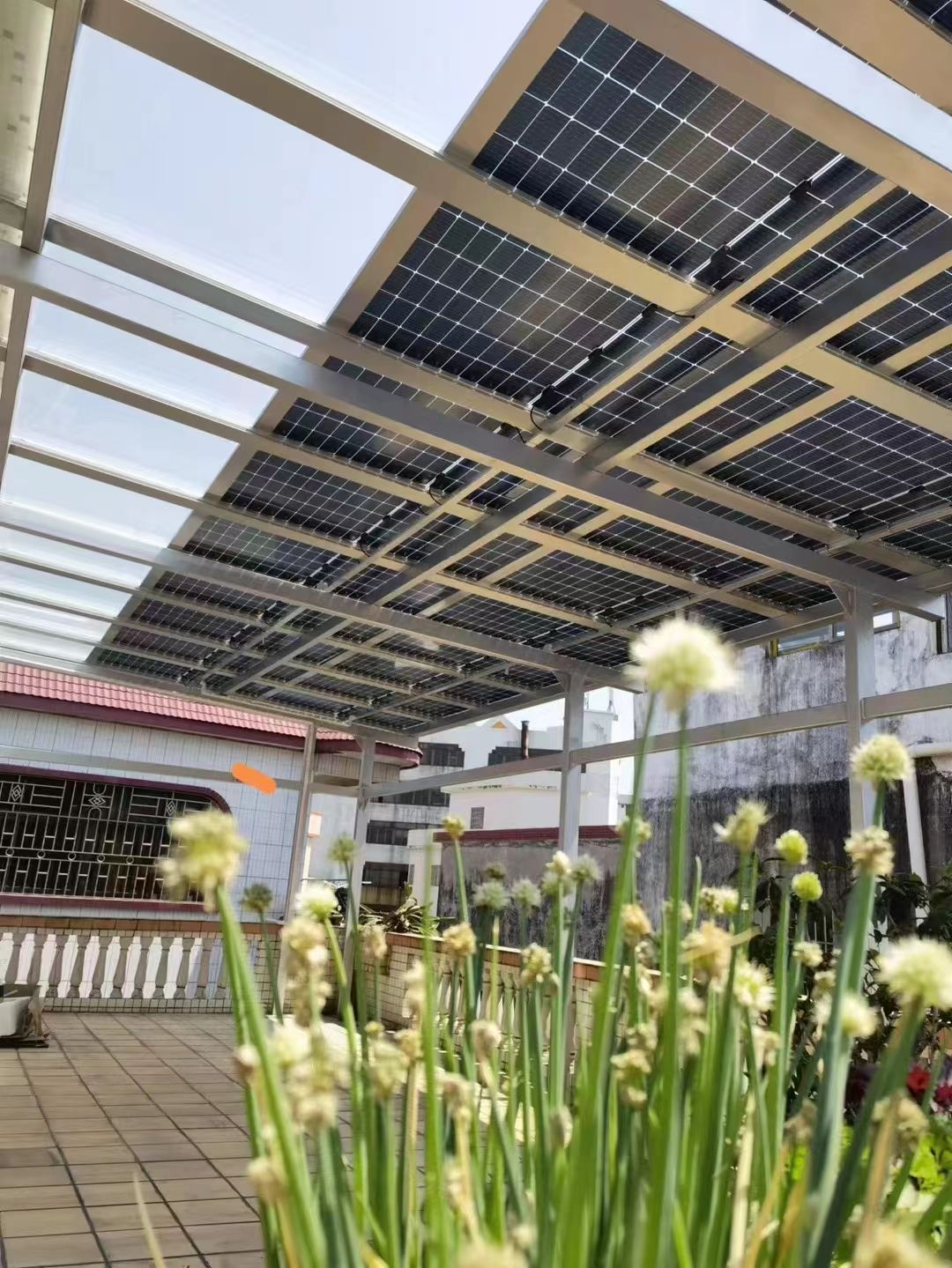 新泰别墅家用屋顶太阳能发电系统安装